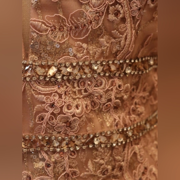 Aspeed design Sparkling Sequin Dress/Stunning V-Neck Fitted Gown with Glitter - Picture 13 of 15